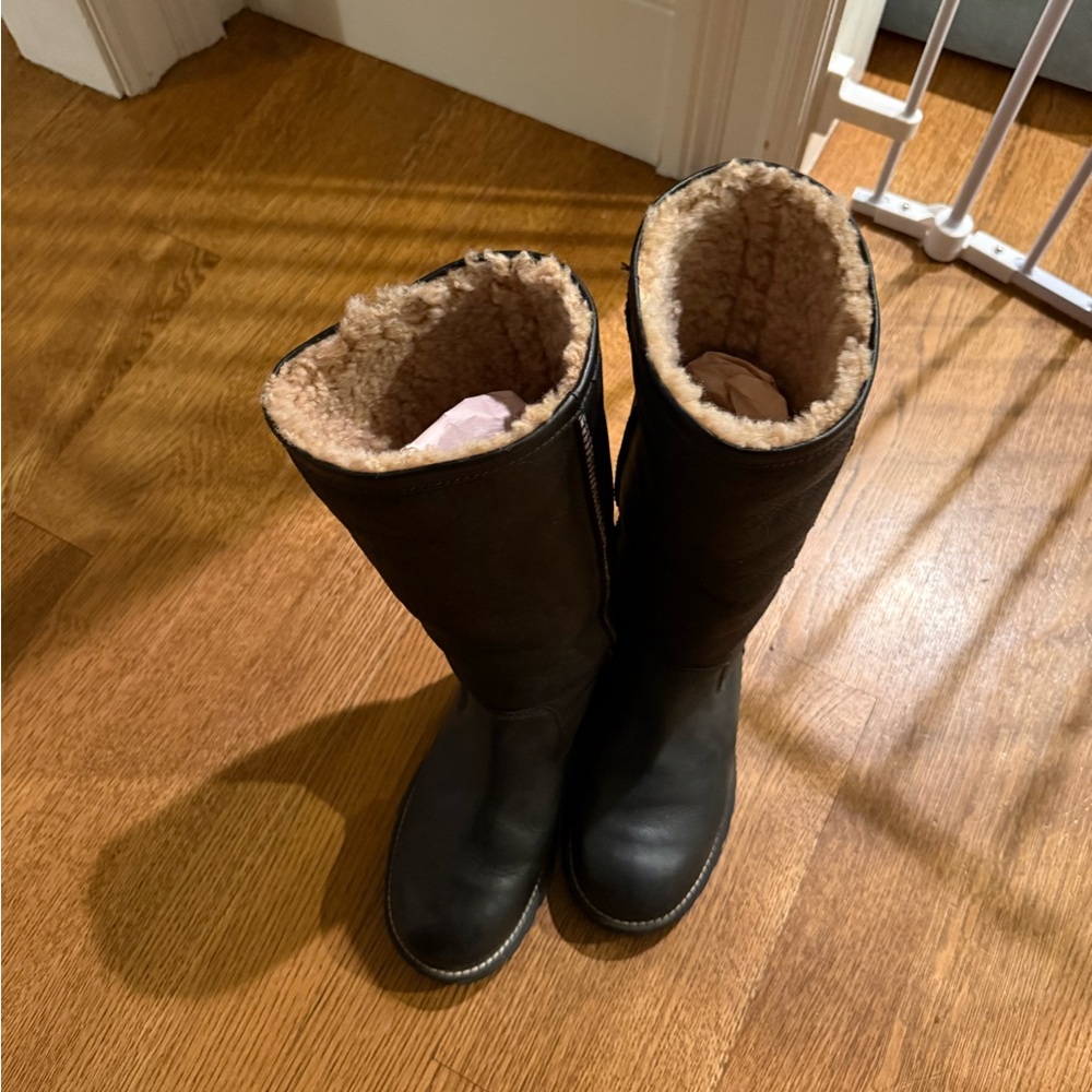 UGG Black LEATHER Winter Boots